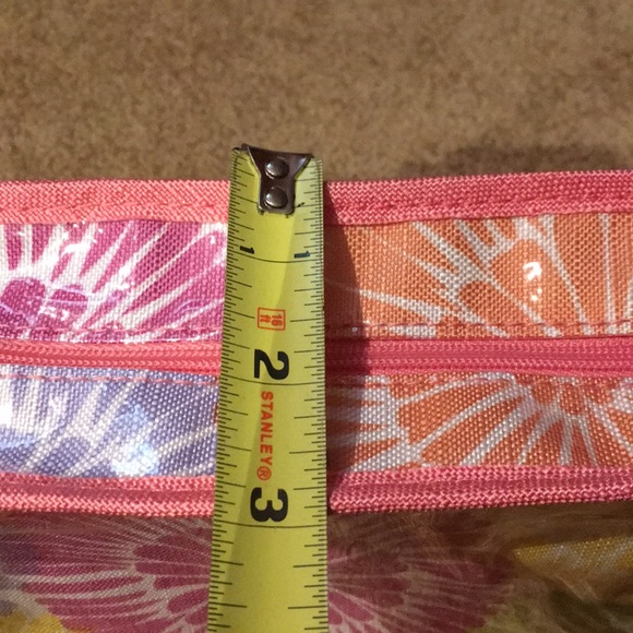 Clinique Make-up Bag - Picture 3 of 8